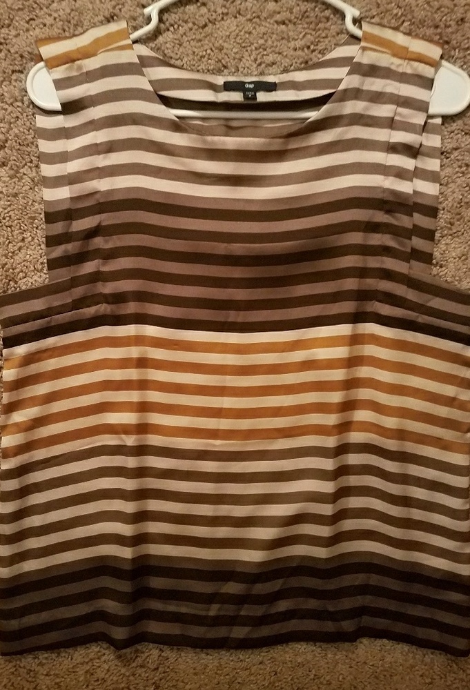 Gap sleeveless top
